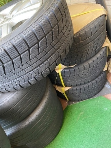 車のパーツ タイヤ、ホイール