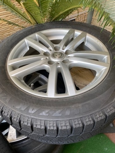 車のパーツ タイヤ、ホイール