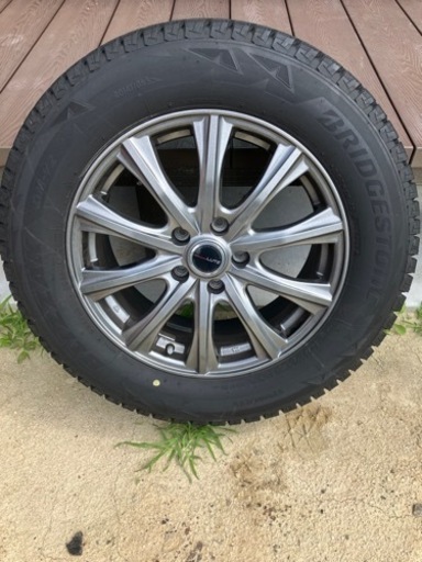 車のパーツ タイヤ、ホイール