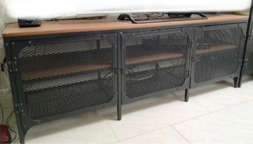 IKEAのFJÄLLBO（フィエルボ）テレビ台