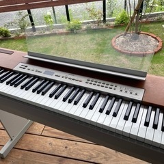 　電子ピアノ