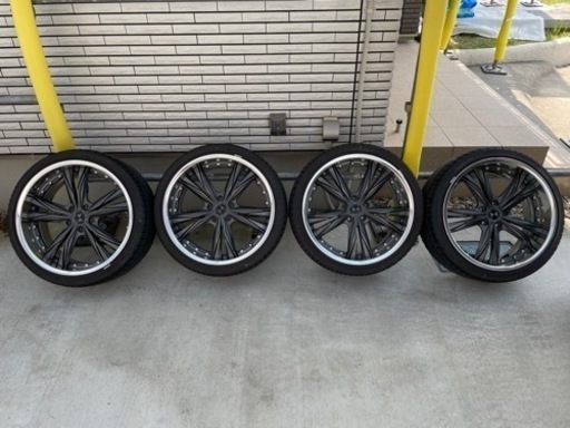 20インチホイール付タイヤ　車のパーツ タイヤ、ホイール