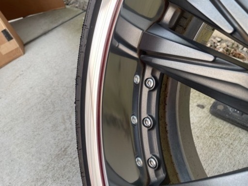 20インチホイール付タイヤ　車のパーツ タイヤ、ホイール