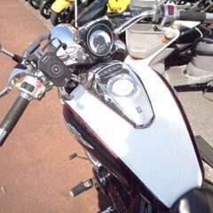 NO.5053 ブルバード４００ 　ＶＫ５７Ａ　水冷４サイクルＶツインエンジン　サイドバック付き　ブラック＆ホワイト　☆彡の画像