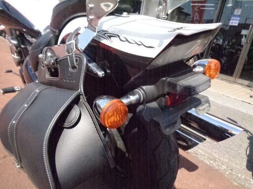 NO.5053 ブルバード４００ 　ＶＫ５７Ａ　水冷４サイクルＶツインエンジン　サイドバック付き　ブラック＆ホワイト　☆彡
