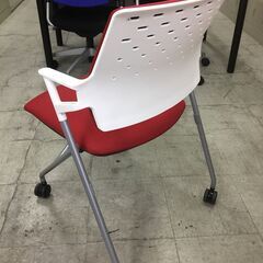 中古　極美品　コクヨ　スタックチェア　スタッキングチェア　会議椅子　ミーティングチェア　オフィスチェア　サテリテチェア　キャスター付　ピエガチェア　肘付　4脚セット販売品　愛知　一宮市　 江南市　稲沢市　岩倉市　岐阜　各務ヶ原　羽島　三重　名古屋 グッドプライス一宮の画像