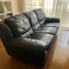 【世田谷まで引取に来られる方】大塚家具　三人がけ本革ソファの画像
