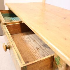 ヴィンテージのデスクです。パイン材の素朴な風合いとシャビーシックなペイントが魅力の事務机。省スペースのコンパクトサイズなのでリビングなどにも☆コンソールテーブルにもおすすめです！の画像