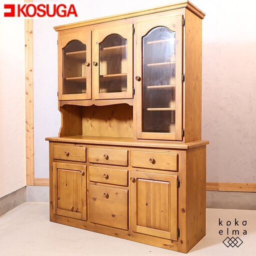 KOSUGA(コスガ)の人気シリーズPROVENCE(プロヴァンス)シリーズのパイン材を使用したカップボードです。フレンチカントリースタイルのオシャレな食器棚はダイニングを優しく暖かな雰囲気に♪