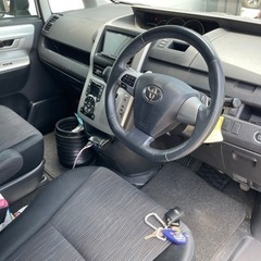 決まりました。H22 VOXY ZS 車検1年ありの画像