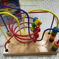木製トレーンと知育玩具の画像