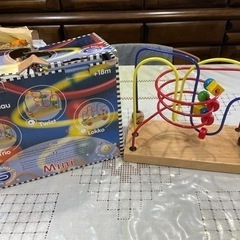 木製トレーンと知育玩具