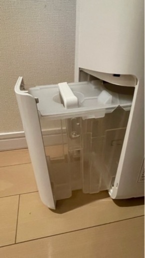 【値下げ】シャープ　衣類乾燥 除湿機 CV-J71 CV-J71-W 衣類乾燥除湿機 ホワイト系 [木造9畳まで /鉄筋18畳まで 