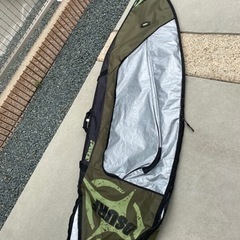 サーフボードとボードケース
の画像