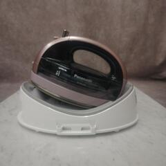 Panasonic NI-WL602 コードレススチームアイロン...