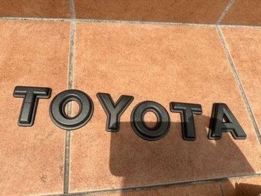 トヨタハイラックス　レターグリル