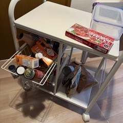 キッチンキャビネット　収納棚