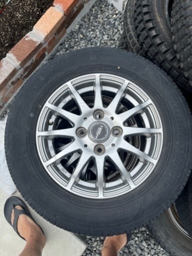 車のパーツ タイヤ、ホイール