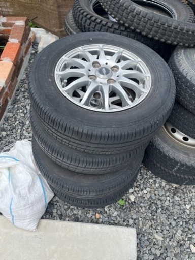 車のパーツ タイヤ、ホイール