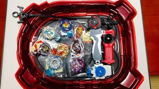 値下げ　新品　ベイブレード 　8個　スタジアムセット