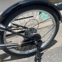 《売約済》【武蔵小山】【実質表示価格より最大２０％お値引き！！】 保管品　自転車　街乗り　町乗り　ちょい乗り　チャリ　ママチャリ　　検　20インチ　カゴ　籠　付き　ギア　6段変速　折りたたみ　おりたたみ　折りたたみ自転車　おろたたみ自転車　bicycle folding bike の画像