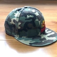 レッドブル 迷彩キャップの画像