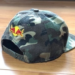 レッドブル 迷彩キャップの画像