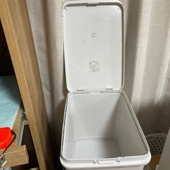 【無料でお譲りします】ゴミ箱の画像