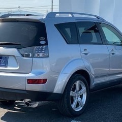 4WD/3列シート/バックカメラなどなど😲三菱・アウトランダー Gの画像