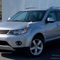 4WD/3列シート/バックカメラなどなど😲三菱・アウトランダー G