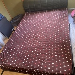 セミダブルベッドとマットレスの画像