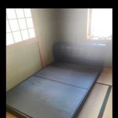 セミダブルベッドとマットレスの画像