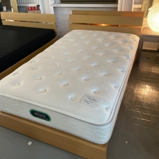 セミダブルベッド　マットレス付き