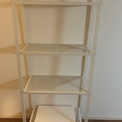 IKEA のスチールラックの画像