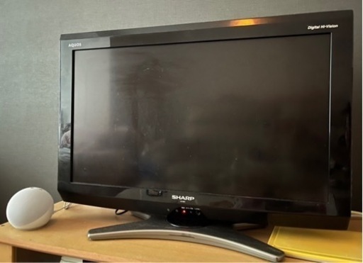 シャープ　26型　液晶テレビ　(テレビ台もつけられます)