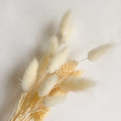 フラワーアレジメントなどの花材のセットの画像