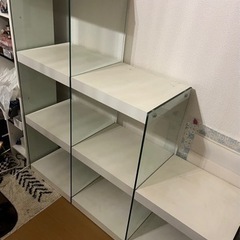 無料！！おしゃれなガラス付き飾り棚