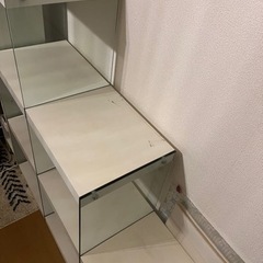 無料！！おしゃれなガラス付き飾り棚の画像