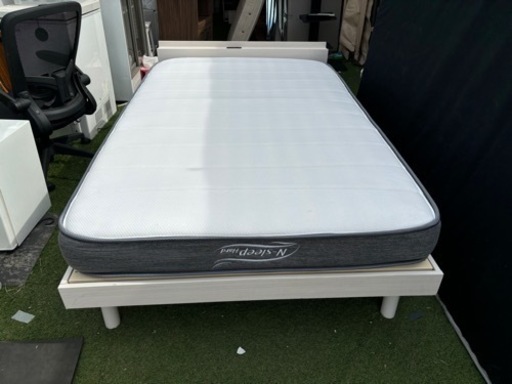 セミダブルベッドフレームとマットレスセット