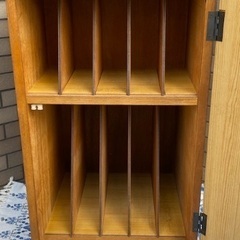 ◎お値下げしました‼️ 【断捨離中】 早い者勝ち‼️ 古い レコードキャビネット レコードラック 本棚 ブックケース 雑誌収納 シェルフ収納 棚 仕分け 木製 古道具 チェストの画像
