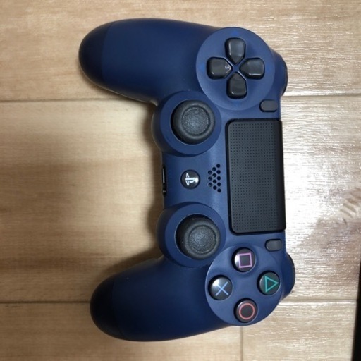 PS4 本体とコントローラー