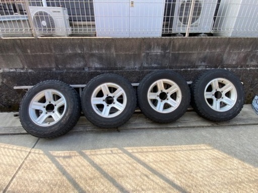 車のパーツ タイヤ、ホイール