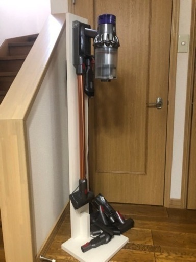 【お譲り先が決まりました】Dyson スタンド（木製）＆Dyson Ｖ8（ジャンク品）