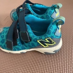 ニューバランス夏用サンダルスニーカー 