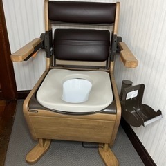 介護用品　木製ポータブルトイレの画像