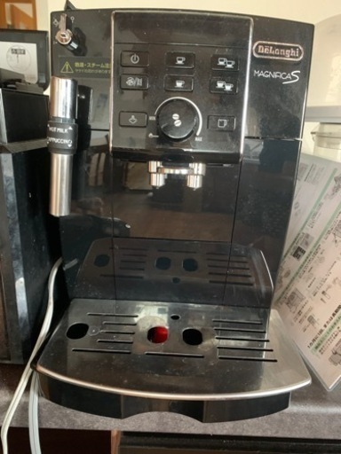 デロンギ　エスプレッソマシン　 1年使用　ECAM23120  コーヒーメーカー
