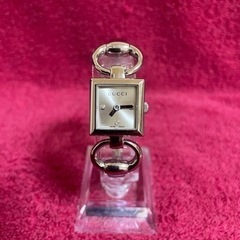 GUCCI レディース腕時計　ダイヤ3つ、安くしております、早い...