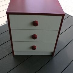 子供部屋用三段チェスト