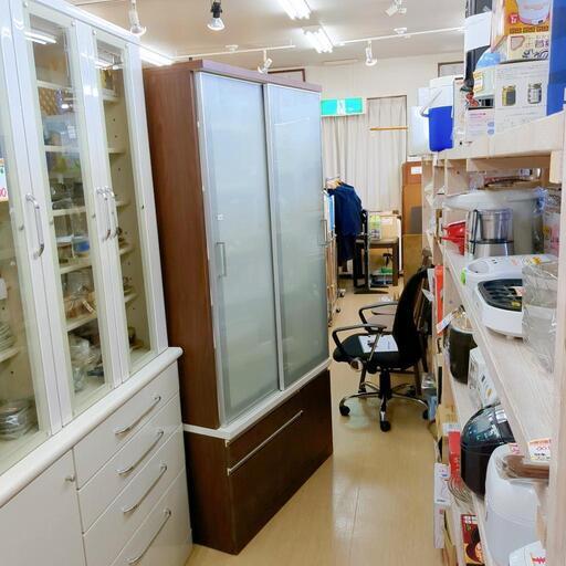 食器棚☆大型サイズ☆大容量収納、キッチン収納【浜村鹿野温泉ICから3分 買取本舗 宮本リサイクル 営業時間9～19時 定休日水曜のみ←連絡できませんm(_ _)m】