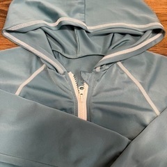 130センチ　女の子　プール　ラッシュガードの画像